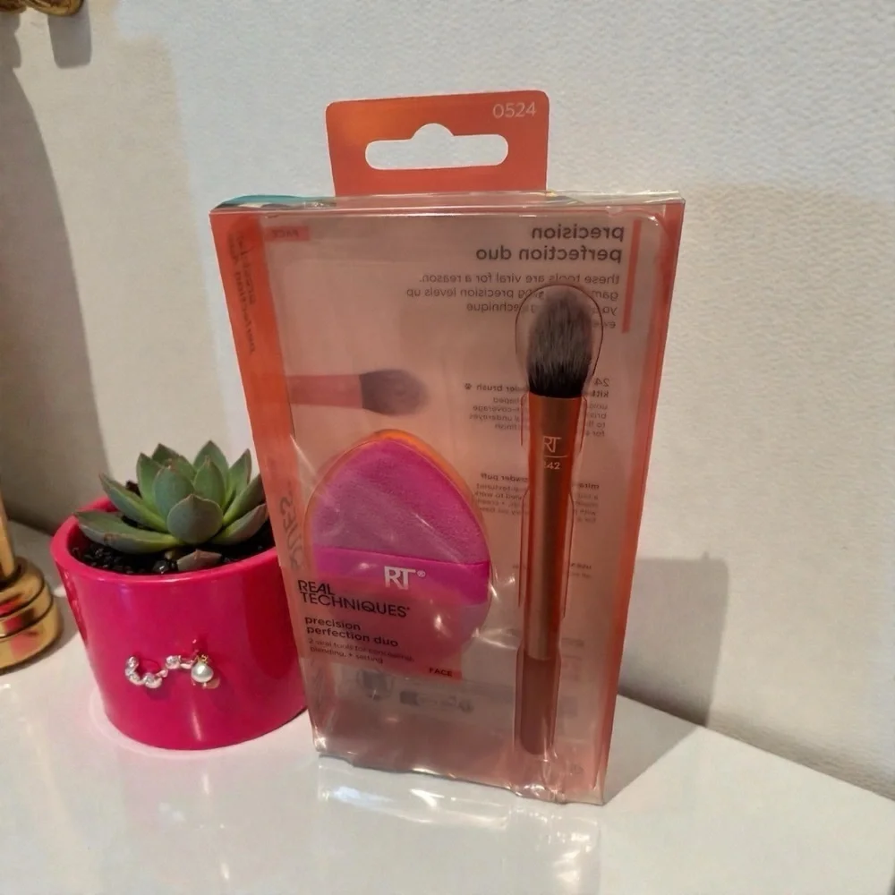 Real Techniques Orange Brush and Pink Sponge Duo